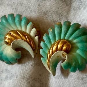 Vintage green and gold tone metal clip earrings